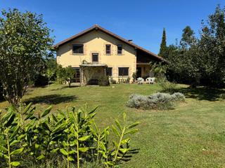 Chalet à Bárcena de Cicero. Maravilloso chalet independiente cerca de las playas de laredo y