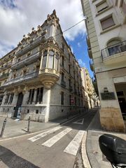 Business premise in Carrer de Girona