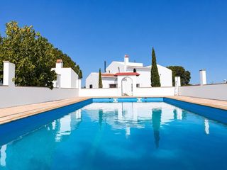 Chalet  Partida horna alta. Casa de campo con casa de invitados, piscina y bodega en novelda