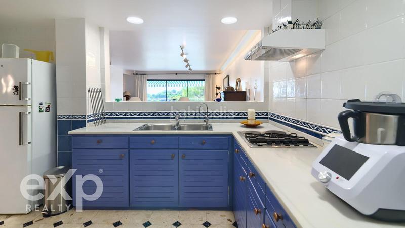 Foto 9c5084e6-cf1f-4ba3-b48b-f61f6d48ef50. Casa adossada amb aparcament piscina a Altea la vella Altea