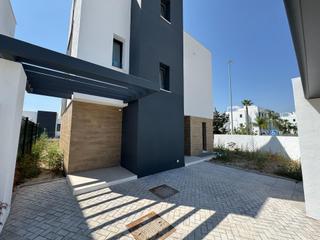 Chalet  Calle del granate. Exclusiva villa de diseño en estepona  zona atalaya