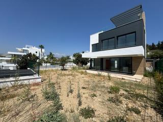 Xalet  Calle del granate. Exclusiva villa de diseño en estepona  zona atalaya