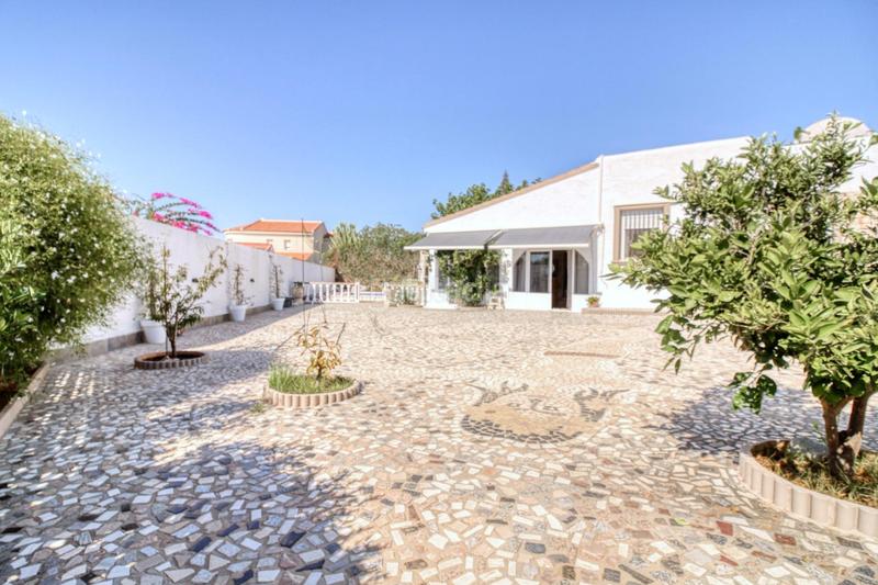 Foto b19baceb-5707-43f1-aa23-df562d039010. Chalet vivienda independiente con parcela privada en el corazón de ciudad quesada en Rojales