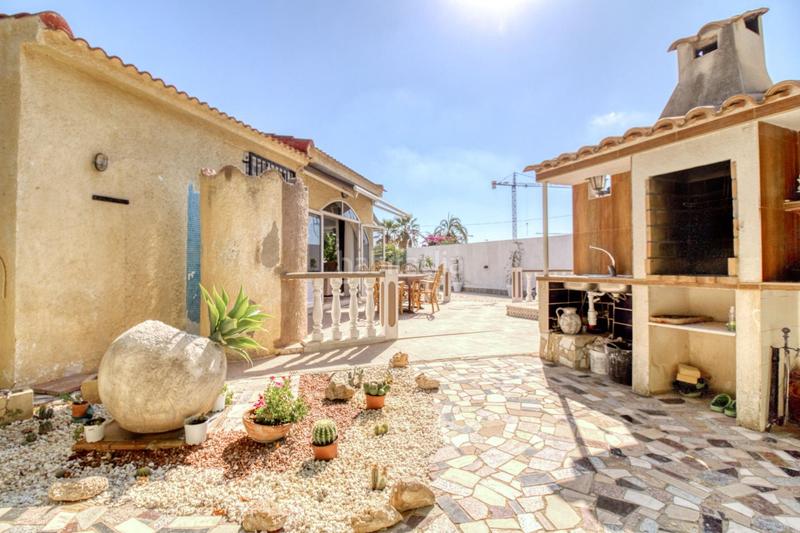 Foto c21e12d8-321a-4b30-b66d-e5fd1d94bd2a. Chalet vivienda independiente con parcela privada en el corazón de ciudad quesada en Rojales