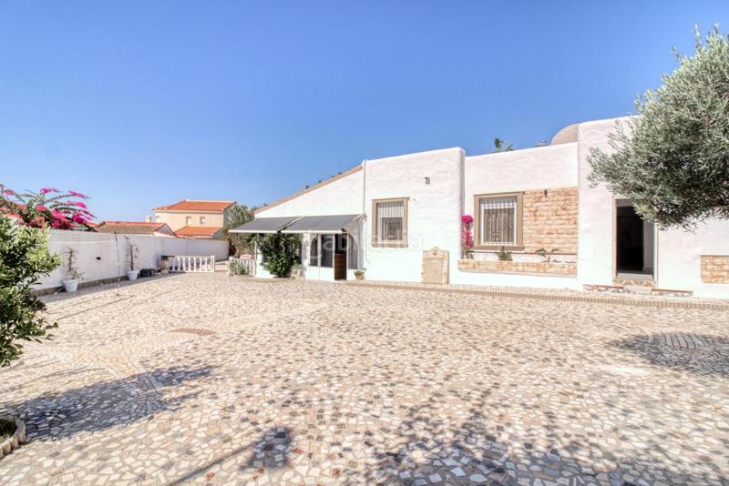 Foto f5cd8ee0-c938-444f-9a62-cae58181c2af. Chalet vivienda independiente con parcela privada en el corazón de ciudad quesada en Rojales