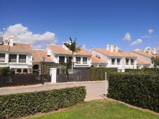 Maison jumelée à Centro. Encantador adosado en alhaurín el grande con piscina comunitaria