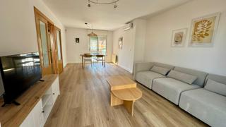 Maison jumelée  Calle llampuga. Magnífico chalet pareado totalmente amueblado con piscina privad