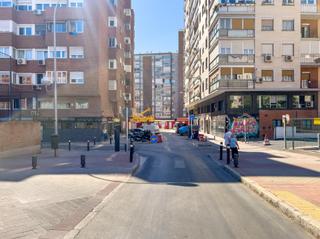 Aparcament cotxe  Calle de la cruz del sur. Plaza de garaje en conde de casal