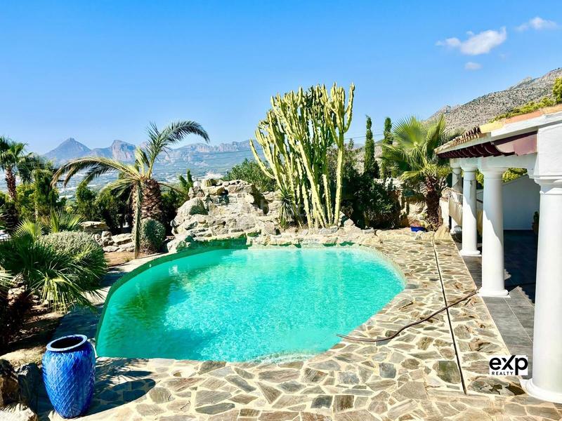 Foto e95e0160-b1a9-4fe4-ae94-17a4b890b1a0. Chalet con parcheggio in Altea la vella Altea