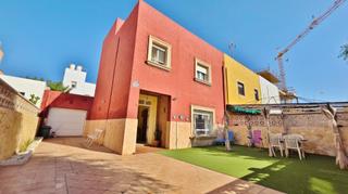 Maison  Calle obispo alfonso rodenas. Casa con patio de 90 m y solárium en el corazón de ciudad jardín