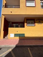 Pis  Calle isidro madrid 109. Acogedor piso bajo con terraza