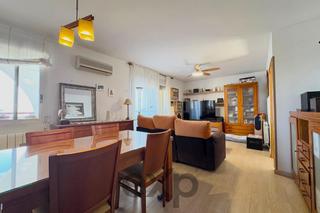 Appartement  Calle xiprer. Piso exterior de 3 habitaciones y 2 baños en meliana con garaje