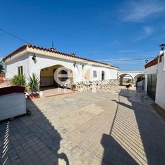 Maison à Vilamarxant. Estupendo chalet en finca rústica urbanizable con piscina privad