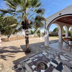 House in Vilamarxant. Estupendo chalet en finca rústica urbanizable con piscina privad