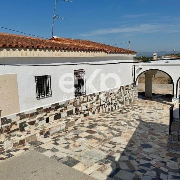 Foto 284b7974-1faf-4835-9458-9fd1ae1c2ff2. Casa amb aparcament piscina a Vilamarxant