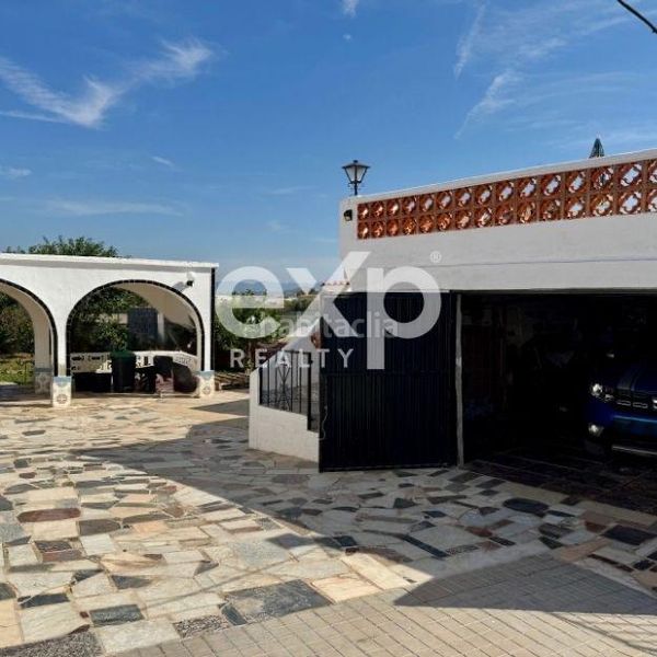 Foto 531eddc2-227b-4b4d-b450-92f9a85496e3. Casa amb aparcament piscina a Vilamarxant