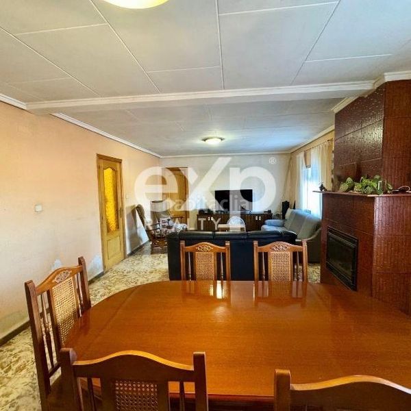 Foto 6ac20a9e-abe3-4ff3-864c-f4ad0445e53b. Casa amb aparcament piscina a Vilamarxant