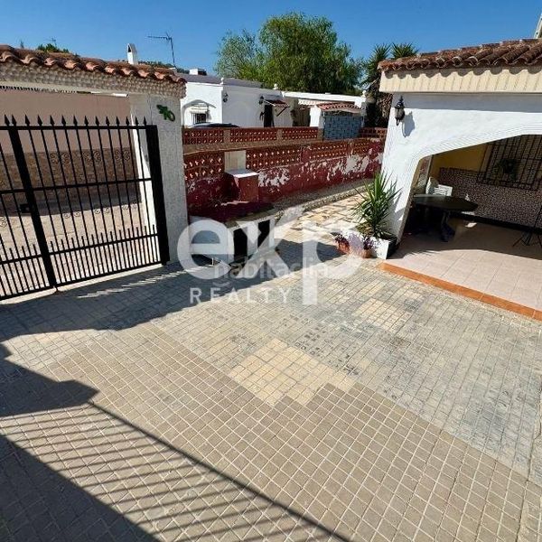 Foto 9f9a53ec-4114-4391-88af-d8735cb2a2ee. Casa amb aparcament piscina a Vilamarxant