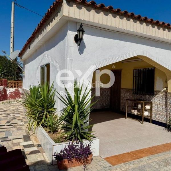 Foto a71cfed5-1a2f-481c-b16a-081016e4aace. Casa amb aparcament piscina a Vilamarxant