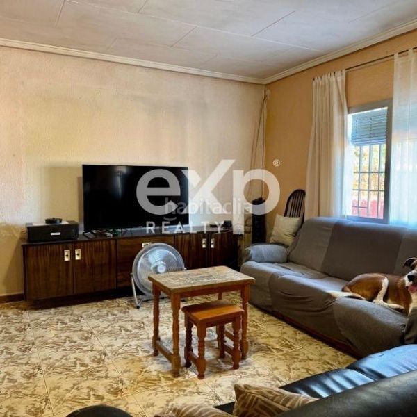 Foto c505ef2c-5a2d-4304-827c-311e4dad5b99. Casa amb aparcament piscina a Vilamarxant