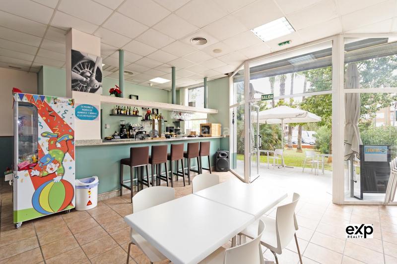 Foto 1d3a494a-0af5-4eb6-8b29-d3ba5d5d0d58. Lloguer local comercial a Zona Avenida al Vedat Torrent