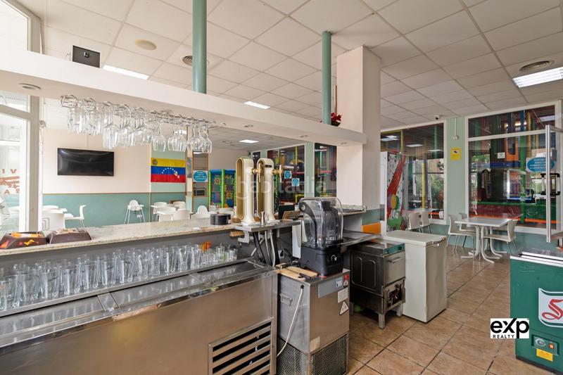 Foto 3cc08dbc-cf4f-4f53-8618-22314084eab7. Lloguer local comercial a Zona Avenida al Vedat Torrent