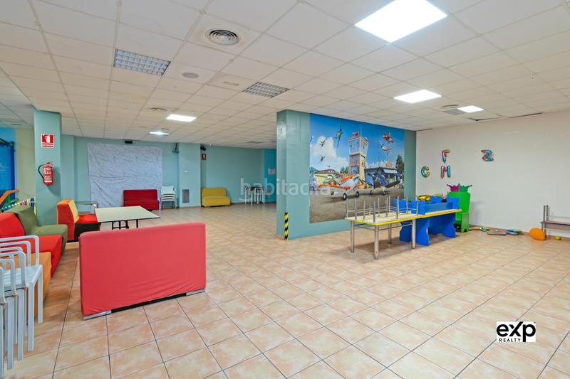 Foto 2f6e6c81-8387-4b45-8469-5d886a234429. Location local commercial dans Zona Avenida al Vedat Torrent