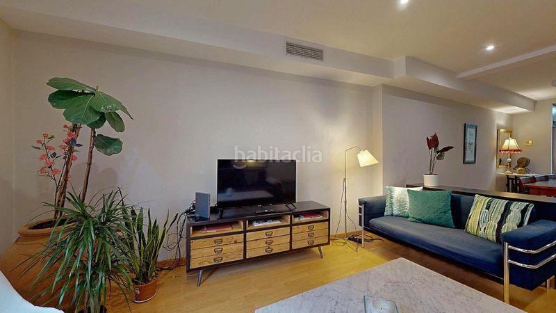 Foto 77c8d51d-5e03-4cbf-8d1a-71840bb95e6c. Pis a Raval Barcelona