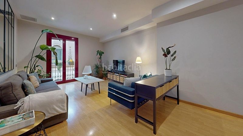 Foto 97bd1ec6-56c7-4c02-b2b1-2411e0e75f59. Pis a Raval Barcelona