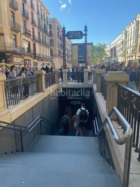 Foto 9f52bd8c-f83e-49e2-bdb0-2fa01496a4e6. Pis a Raval Barcelona