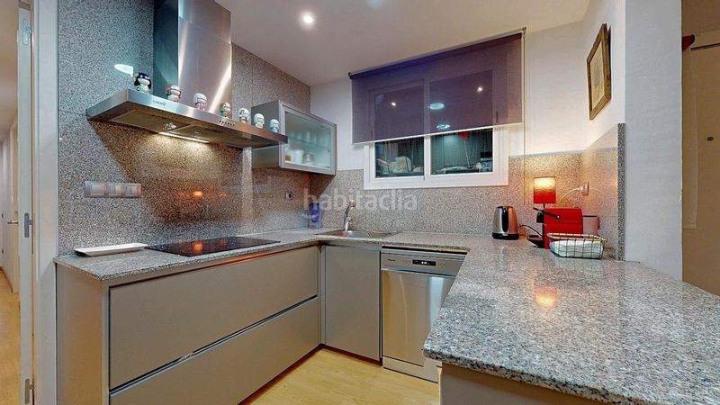 Foto ad68d61a-7287-44c9-a74a-b4ae152f5440. Pis a Raval Barcelona