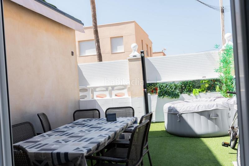 Foto 9e03bf01-c8c5-4d95-b41e-a5ed0d8bba0a. Xalet amb aparcament a calas Santa Pola este Santa Pola