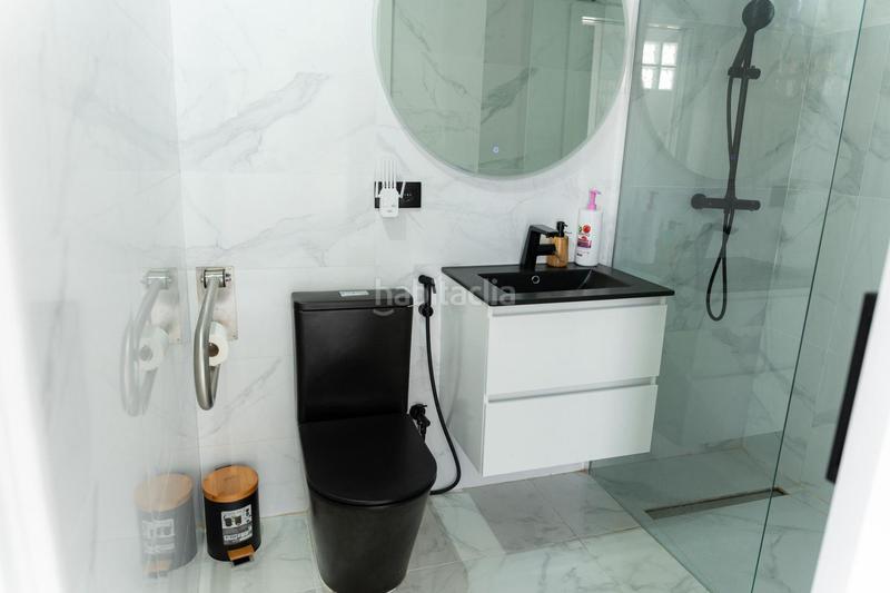 Foto bb7585ea-fb66-456f-a6ea-6a8d4168fd1b. Xalet amb aparcament a calas Santa Pola este Santa Pola