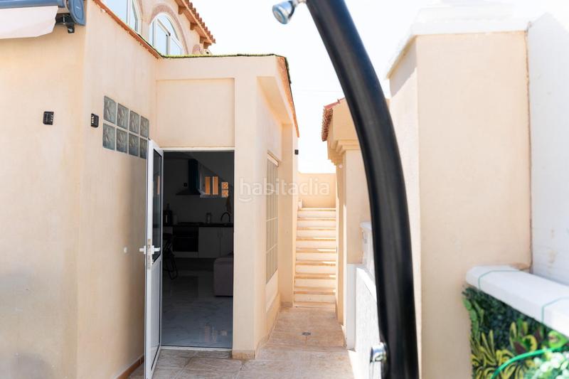 Foto c96be02b-1aa0-4ecd-92a1-923688e59f8a. Xalet amb aparcament a calas Santa Pola este Santa Pola