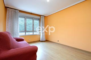 Flat in Calle vega de arriba 31. Piso exterior en mieres  3 habitaciones, ascensor y trastero
