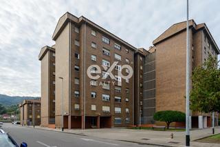 Etagenwohnung in Calle vega de arriba 31. Piso exterior en mieres  3 habitaciones, ascensor y trastero