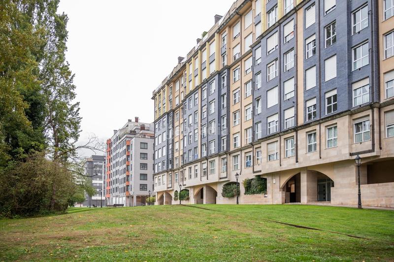 Foto 2cc8cabe-a8ea-44b8-a112-e7c57c5e1bff. Pis a calle coaña 2 a La Florida Oviedo