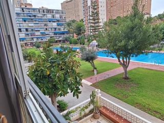 Appartement à Avenida marina baixa 13. Apartamento de 2 dormitorios con 2 piscinas comunitarias, jardin