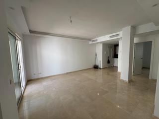 Pis a Zona Calvario. Luminoso piso de 3 dormitorios con terraza y garaje en pleno cen