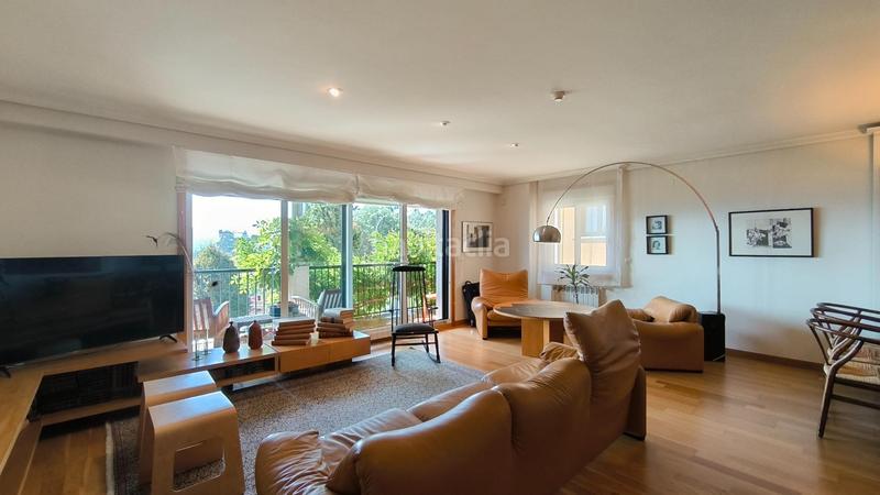 Foto 148ed951-0ec2-4d40-bb27-e838d4f93b07. Semi detached house with heating parking pool in Poio