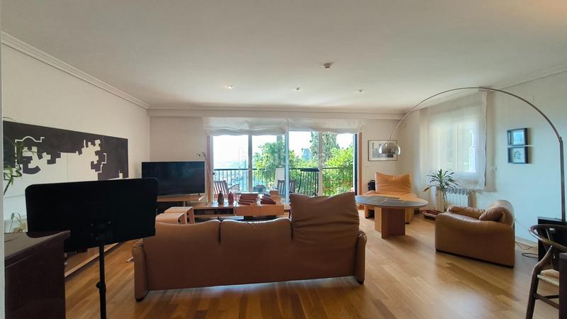 Foto 80e4d906-56d3-49c7-95ae-48f20433a90c. Semi detached house with heating parking pool in Poio