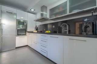 Casa bifamiliare in Calle de antonio machado. Gran casa unifamiliar de cuatro dormitorios junto al centro médi