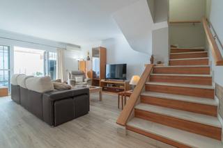 Maison jumelée à Calle de antonio machado. Gran casa unifamiliar de cuatro dormitorios junto al centro médi