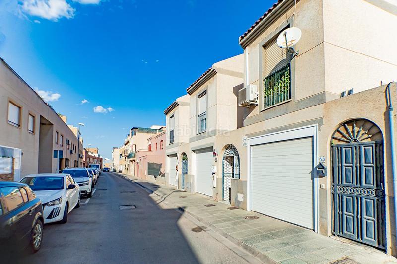 Foto af184799-1a0d-493a-99f5-c5c36f13855c. Duplex avec parking dans Retamar Almería