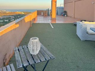 Ático  Calle higuera. Atico duplex con vistas al mar y dos plazas de garaje.