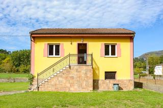 House  Barrio iría nargua 58. Encantadora casa con terreno en villamayor piloña  asturias