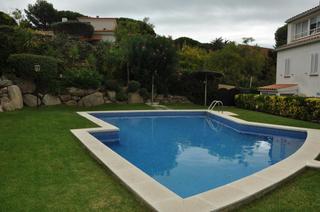 Semi detached house  Avenida avenida de sant pol. Casa adosada de 117 m2 en recinto privado en zona exclusiva de s