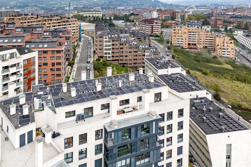 Foto 58578d74-dbcf-4ba7-af95-4489f2514fb6. Dachwohnung in calle de josé maría marcilla 19 in Oviedo