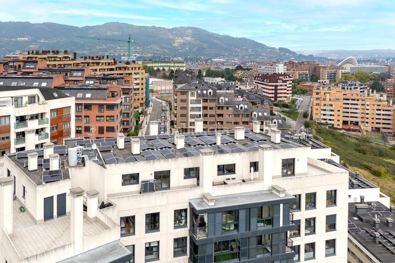 Foto b874d79b-44d2-4db2-860a-5a8eeca373b3. Dachwohnung in calle de josé maría marcilla 19 in Oviedo