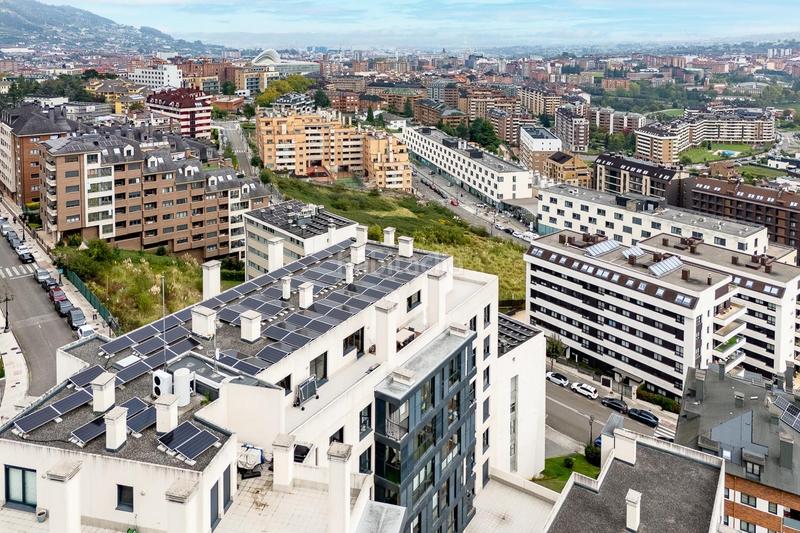 Foto cc422777-30fe-4964-80cc-3bc94df12c90. Dachwohnung in calle de josé maría marcilla 19 in Oviedo